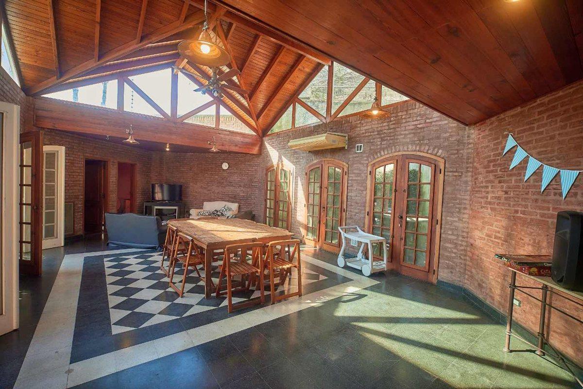 Foto de CASA 7 AMBIENTES PILETA Y COCHERA EN QUILMES VENTA, imagen 3