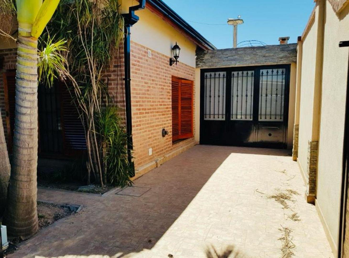 Foto de Casa 2 Plantas 4 Amb C/ Pileta Climatiz EZPELETA, imagen 1