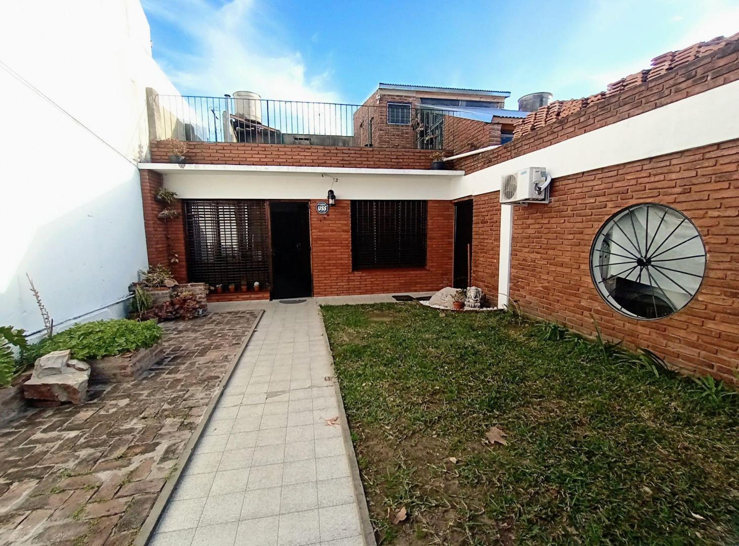 Foto de VENTA CASA 3 AMB CON PATIO BERNAL OESTE, imagen 1