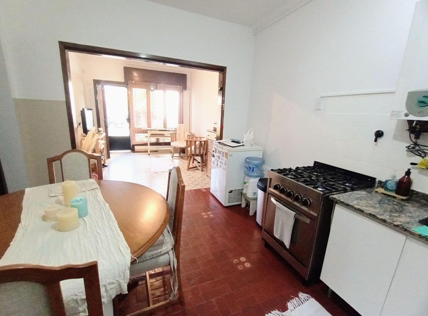 Foto de VENTA CASA 3 AMB CON PATIO BERNAL OESTE, imagen 2