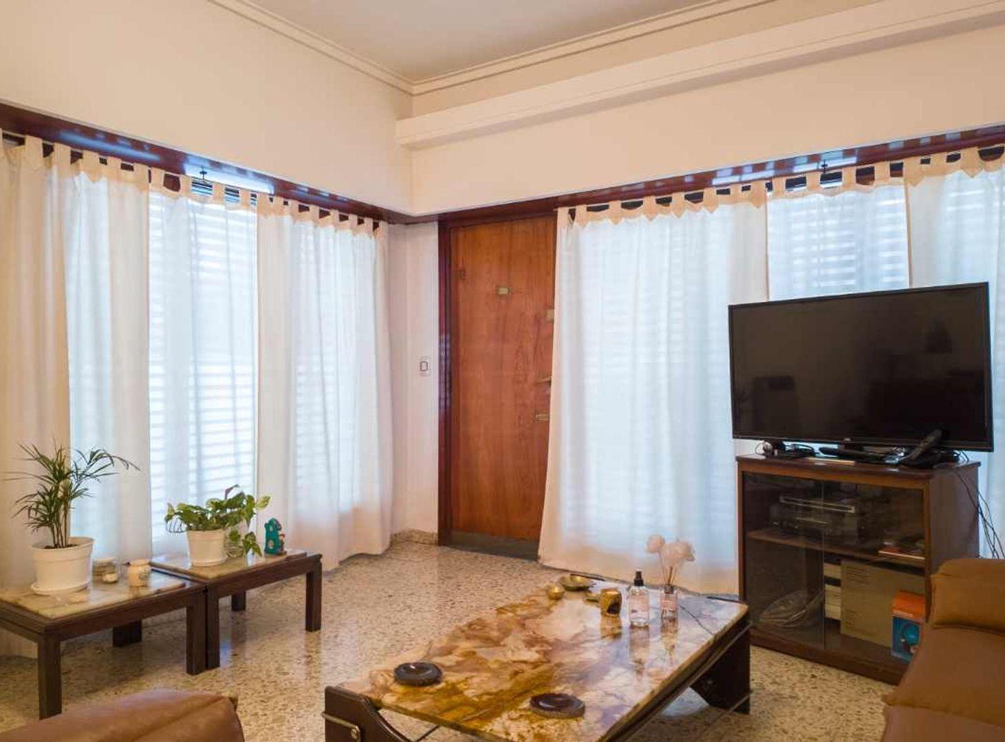 Foto de VENTA CASA 3 AMB PATIO COCHERA BERAZATEGUI, imagen 3