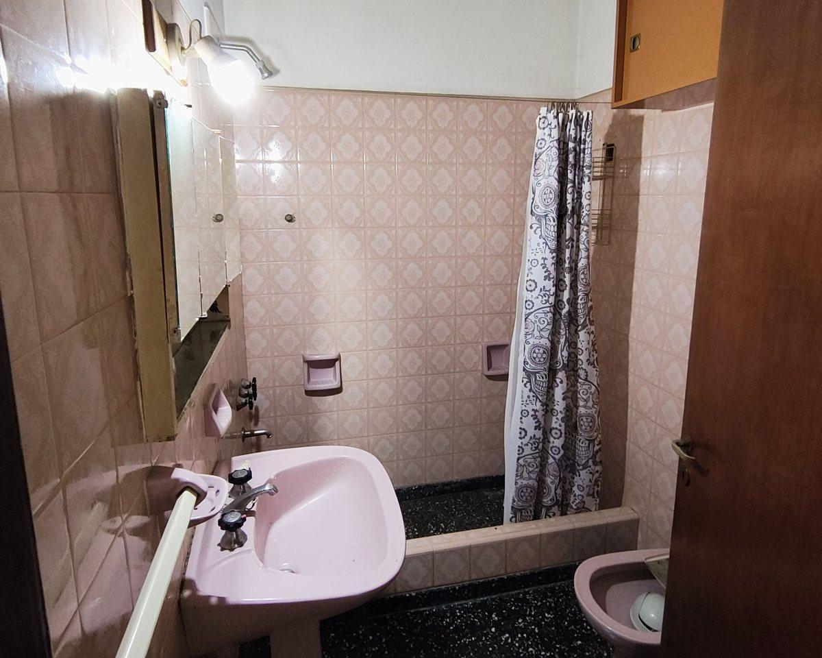 Foto de Venta Casa 6 Amb. Jardín. Cochera, Quilmes, imagen 5