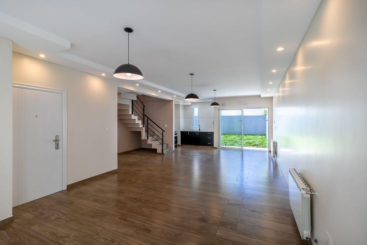 Foto de VENTA CASA 5 AMBIENTES EN RANELAGH C/COCHERA, imagen 3
