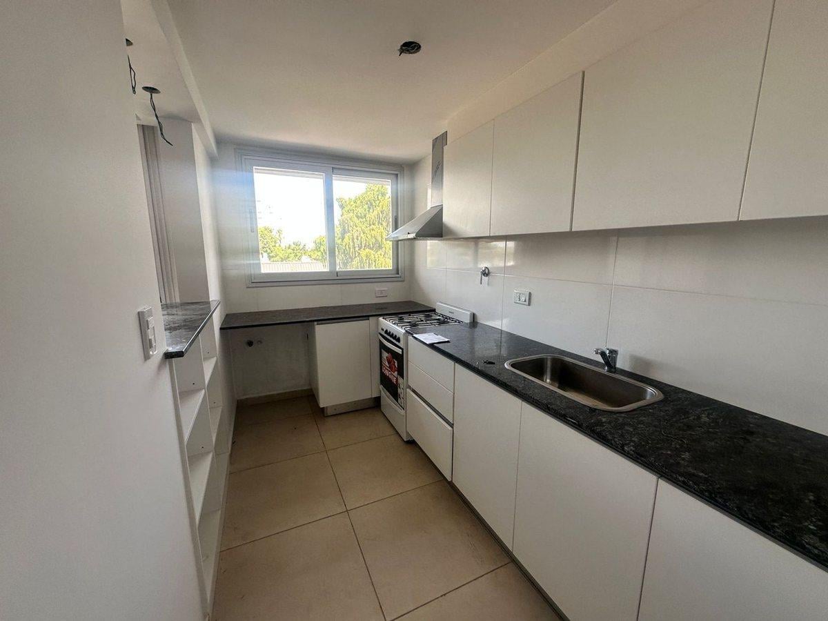 Foto de VENTA DEPTO 3 AMBIENTES CON COCHERA BERNAL CENTRO, imagen 2