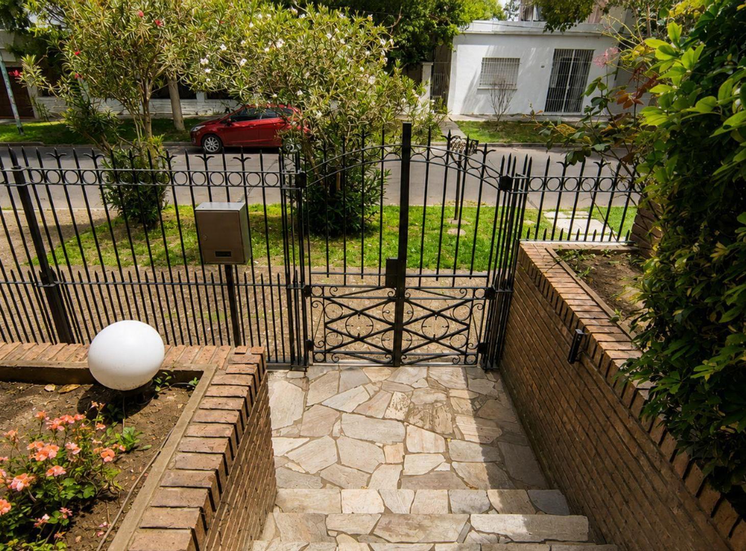 Foto de VENTA CASA 5 AMB CON PISICINA, QUINCHO, COCHERA, imagen 4