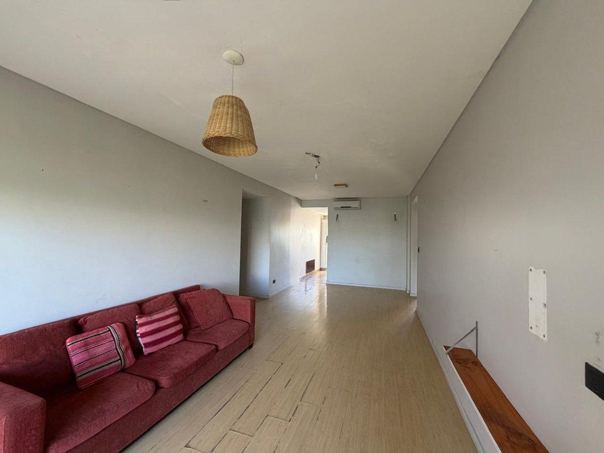 Foto de VENTA DEPTO 3 AMB. CON COCHERA Y BAULERA EN BERNAL, imagen 2