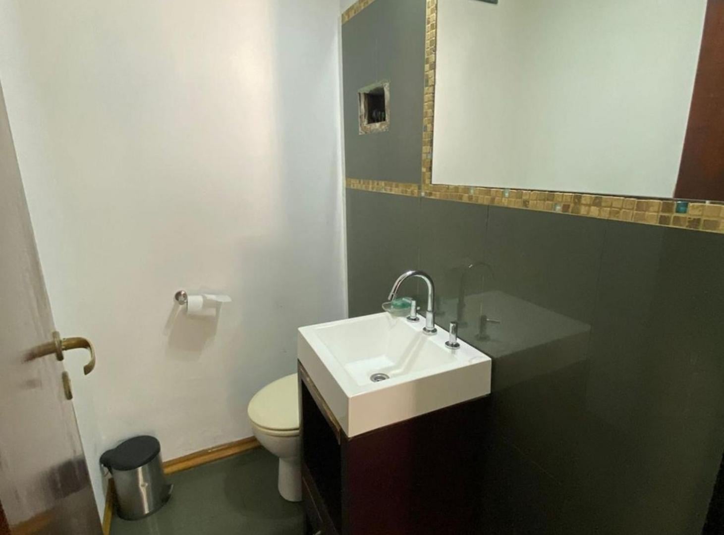 Foto de VENTA CASA 4 AMB. PATIO Y COCHERA. DON BOSCO, imagen 4