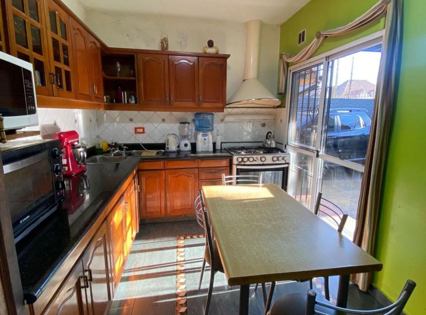 Foto de VENTA CASA 4 AMB. PATIO Y COCHERA. DON BOSCO, imagen 5