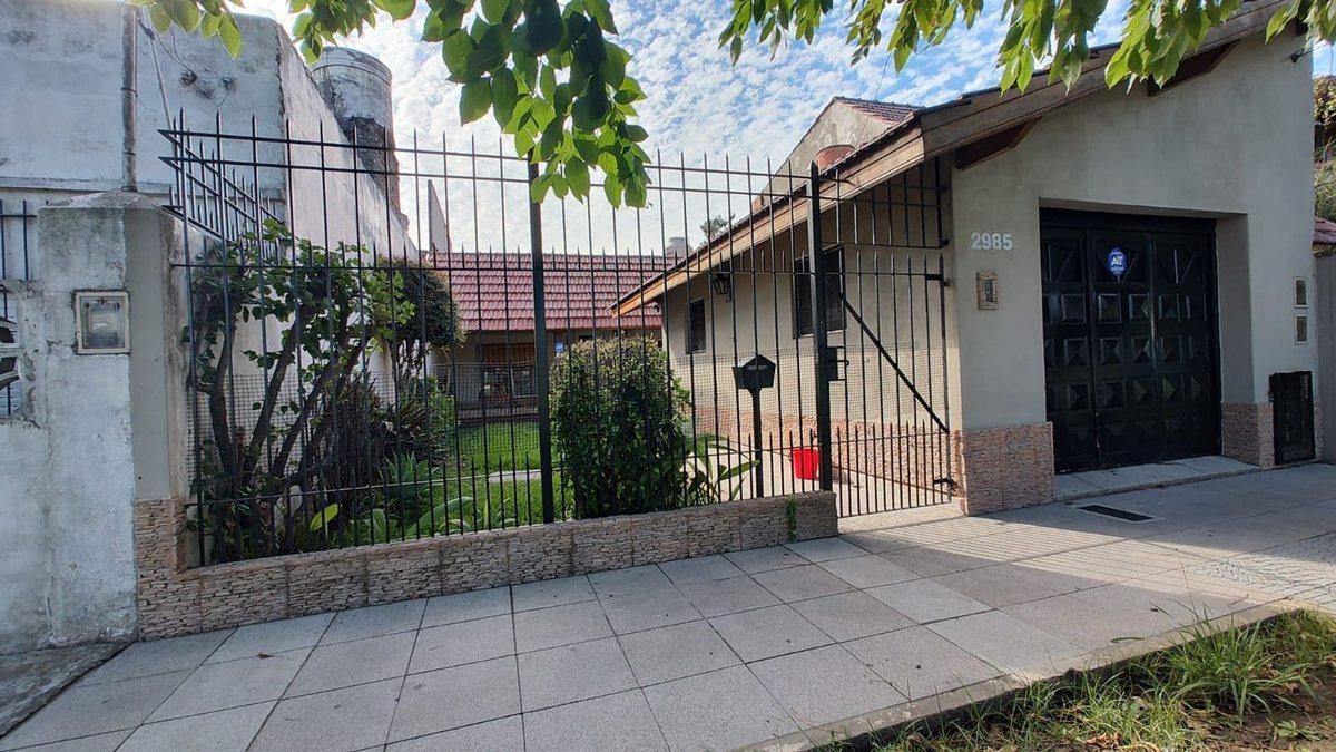 Foto de VENTA CASA 4 AMB CON COCHERA, JARDIN Y TERRAZA., imagen 5