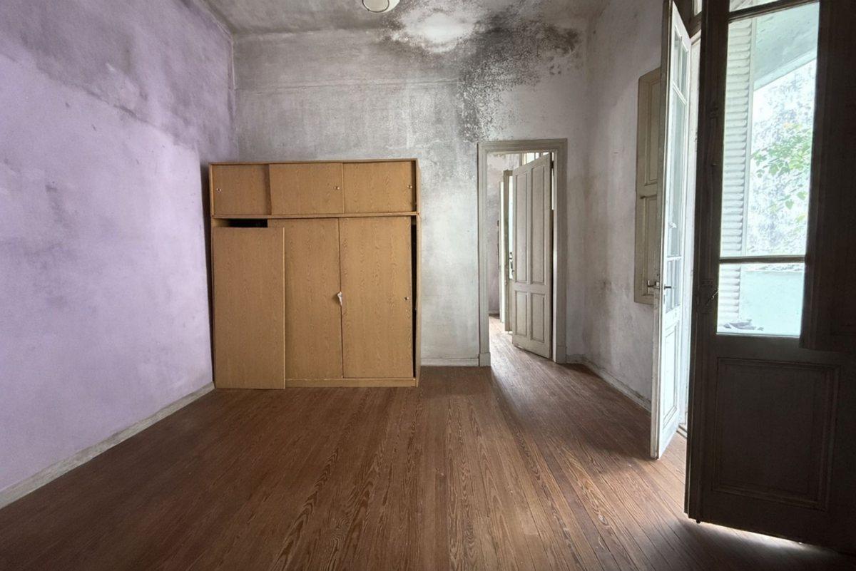 Foto de VENTA CASA 3 AMBIENTES DE ESTILO "CHORIZO", BERNAL, imagen 2