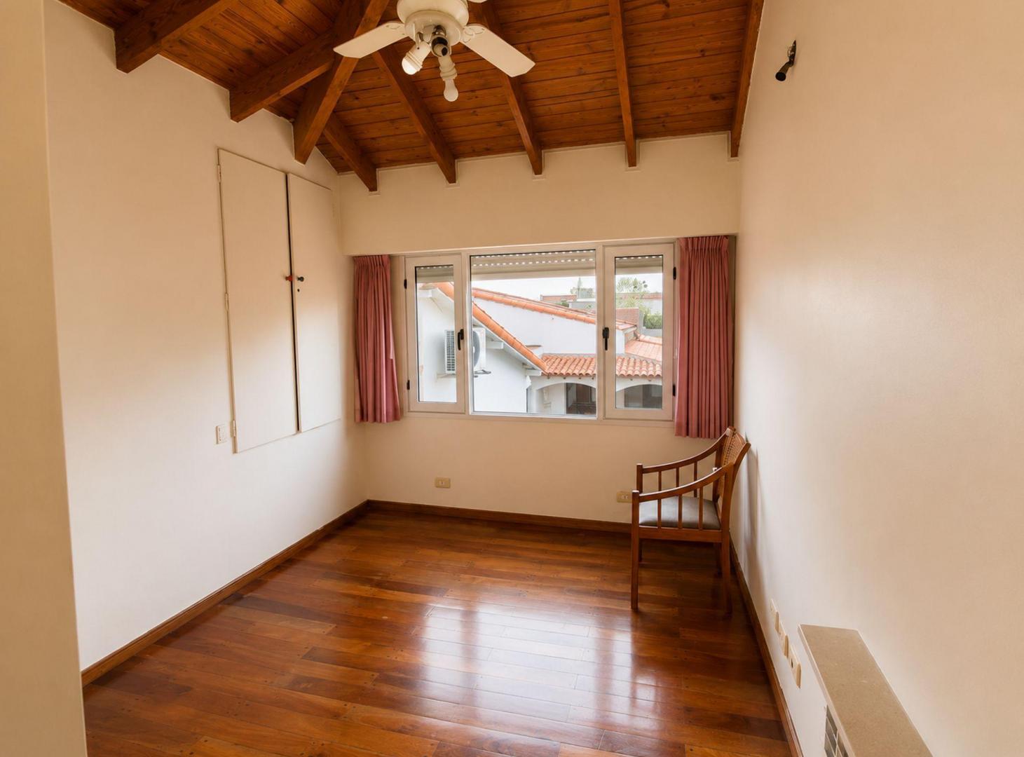 Foto de VENTA CASA 5 AMBIENTE BERNAL, imagen 4
