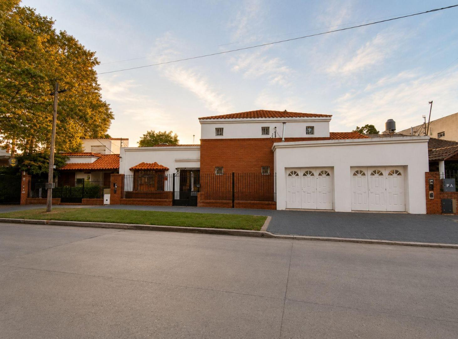 Foto de VENTA CASA 5 AMBIENTE BERNAL, imagen 1