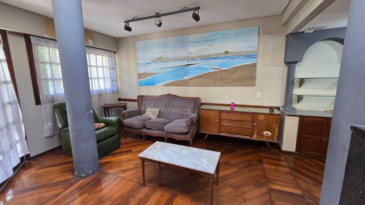 Foto de VENTA CASA 5 AMB. PILETA QUINCHO QUILMES, imagen 4