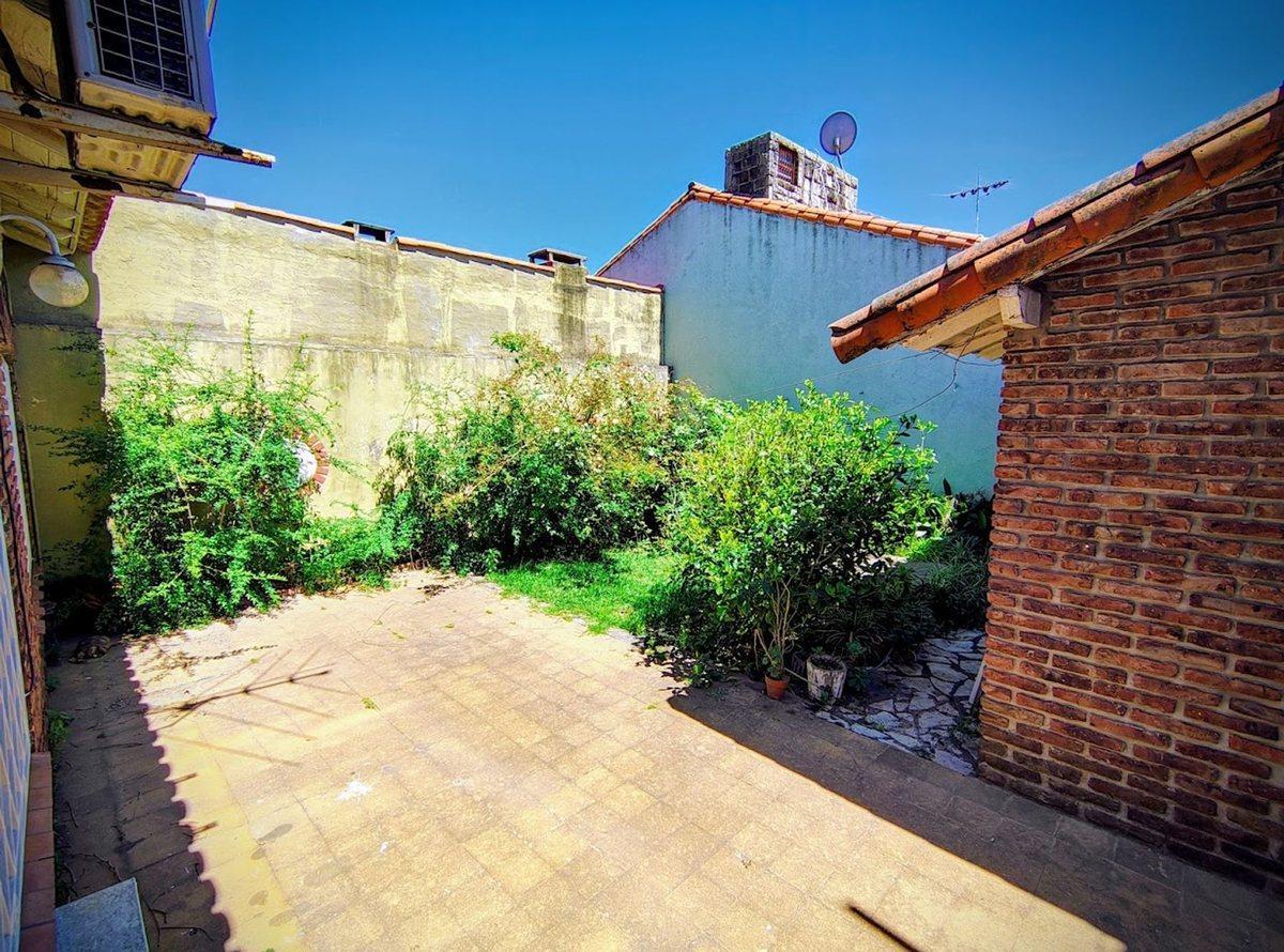 Foto de VENTA CASAS 4 AMB. QUILMES 2 PLANTAS GARAGE PARQUE, imagen 5
