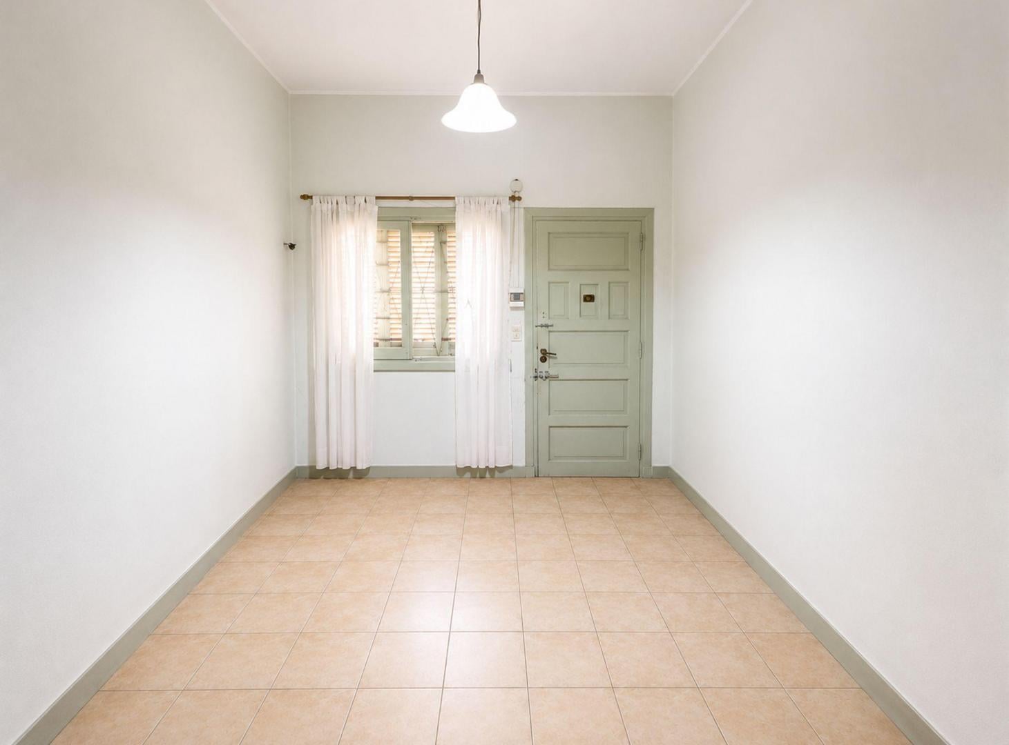 Foto de CASA 2 DORMITORIOS EN VENTA CON PARQUE EN LANUS, imagen 2
