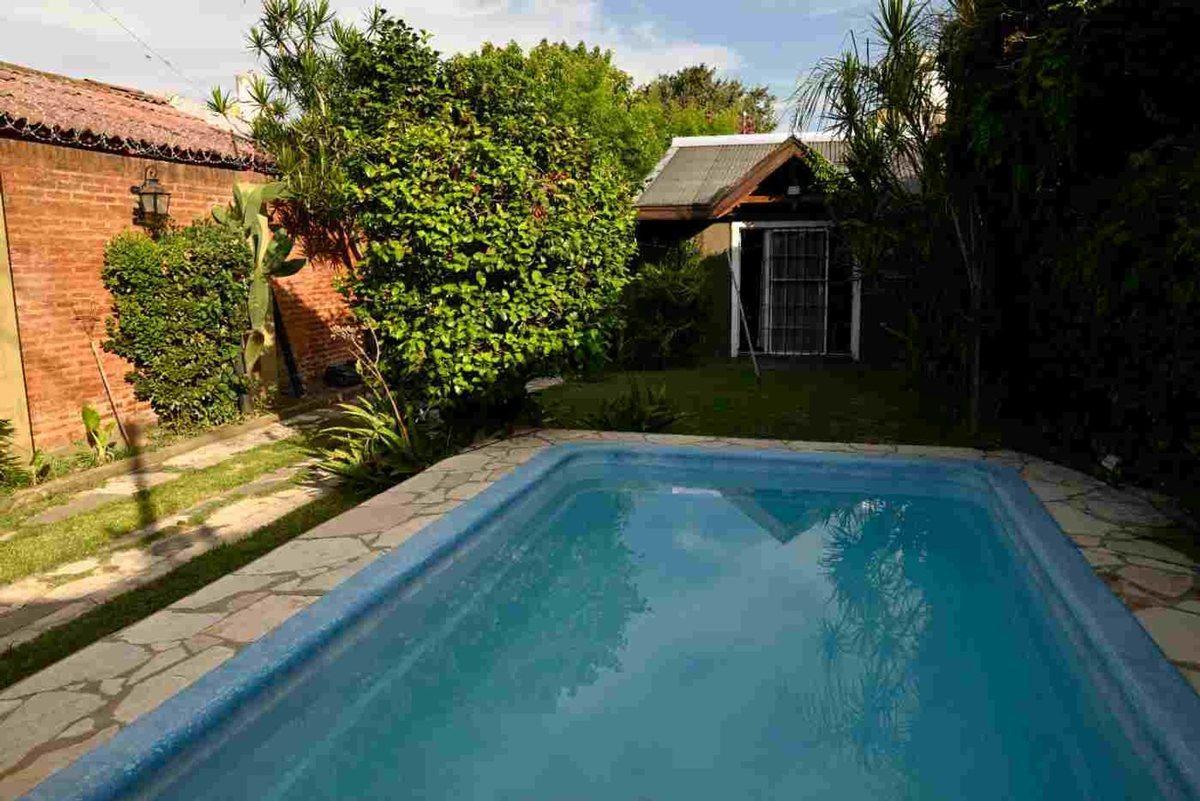 Foto de Casa 5 Ambientes con Garaje en Bernal en Venta, imagen 2