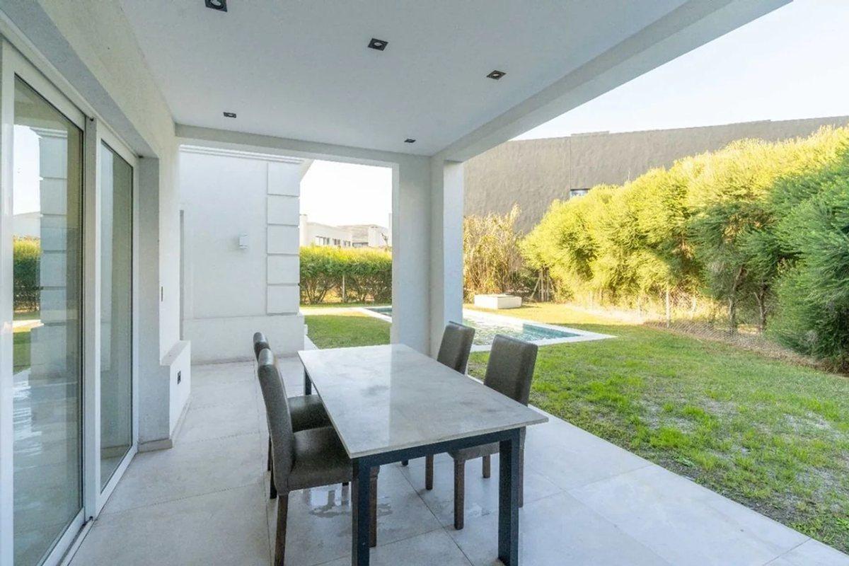 Foto de CASA VENTA NUEVO QUILMES 6 AMB. APTO CREDITO, imagen 5
