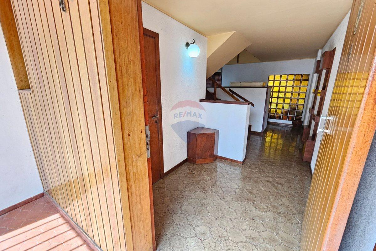 Foto de VENTA CASA DE 4 AMB. CON JARDÍN, QUINCHO Y PILETA, imagen 3