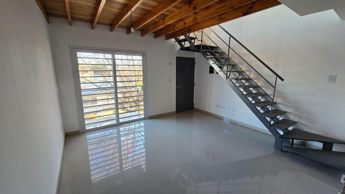 Foto de ALQUILER DEPTO 2 AMB DUPLEX BERNAL, imagen 1