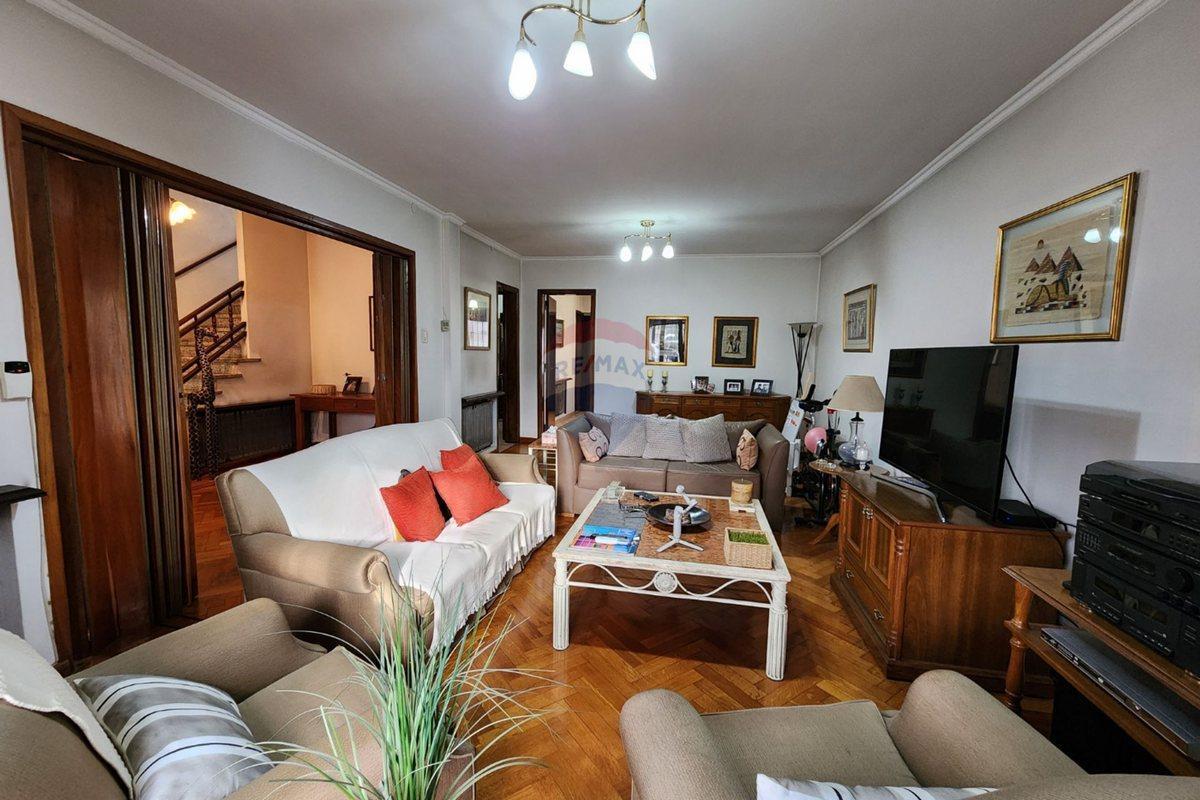Foto de Venta Casa 6 ambientes c/ Parque en Bernal Centro, imagen 1