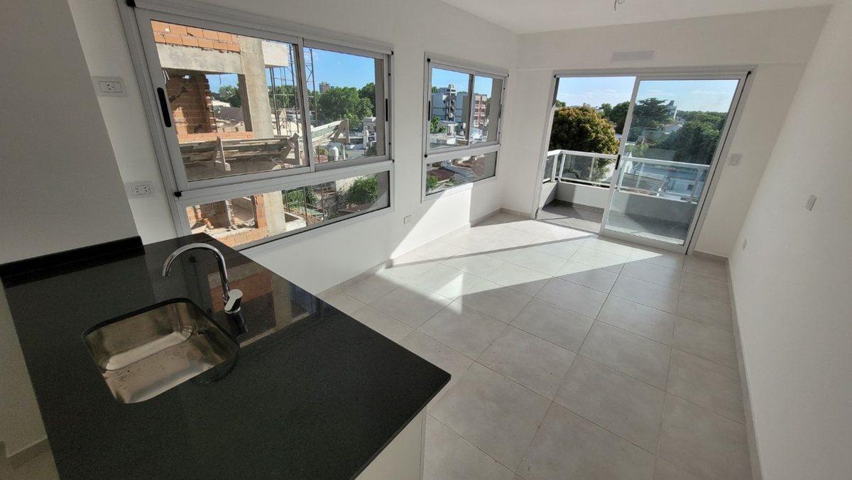Foto de VENTA COCHERA CUBIERTA. QUILMES, imagen 3