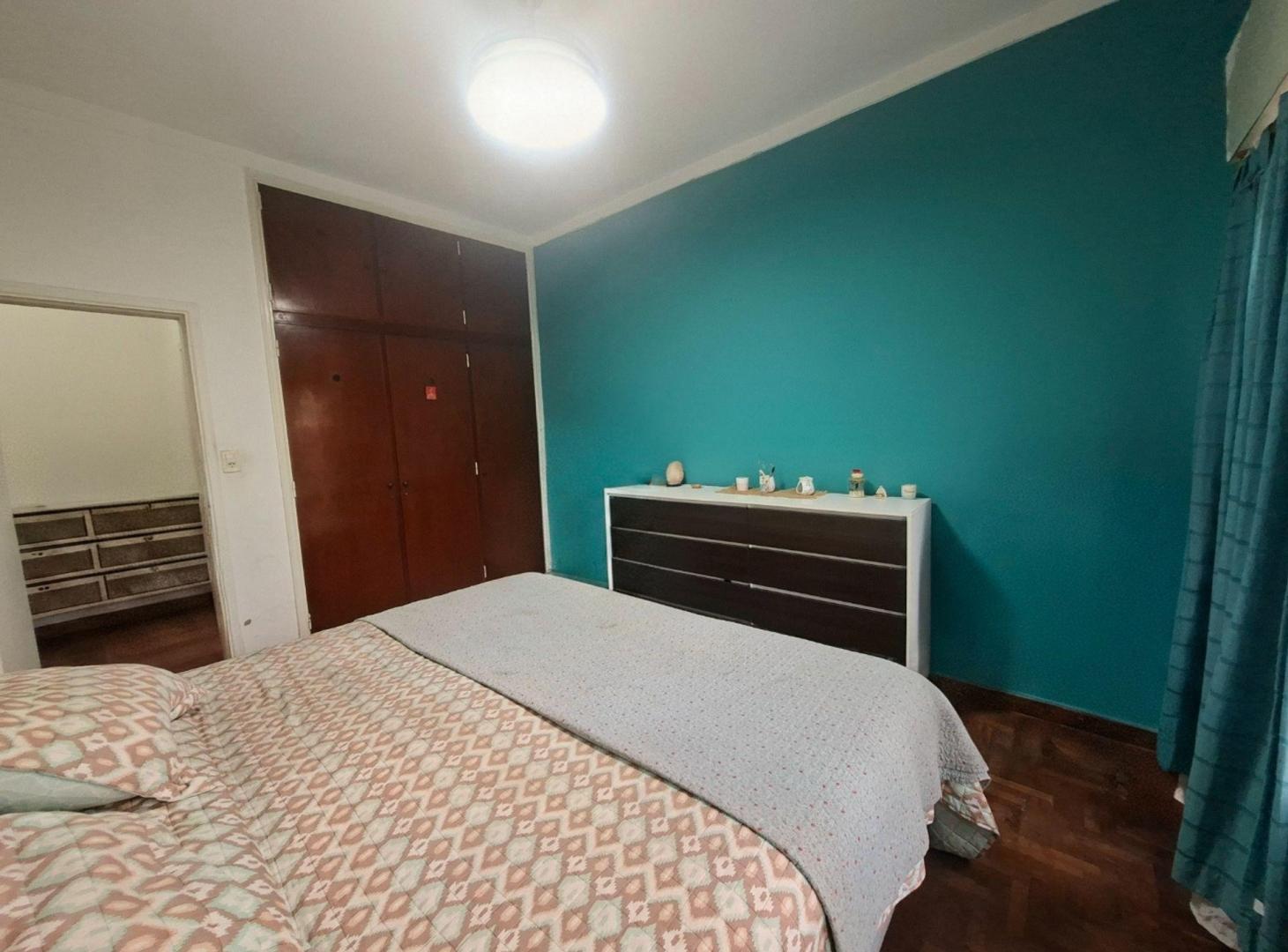 Foto de VENTA CASA 3 AMB CON PARQUE BERNAL OESTE, imagen 2