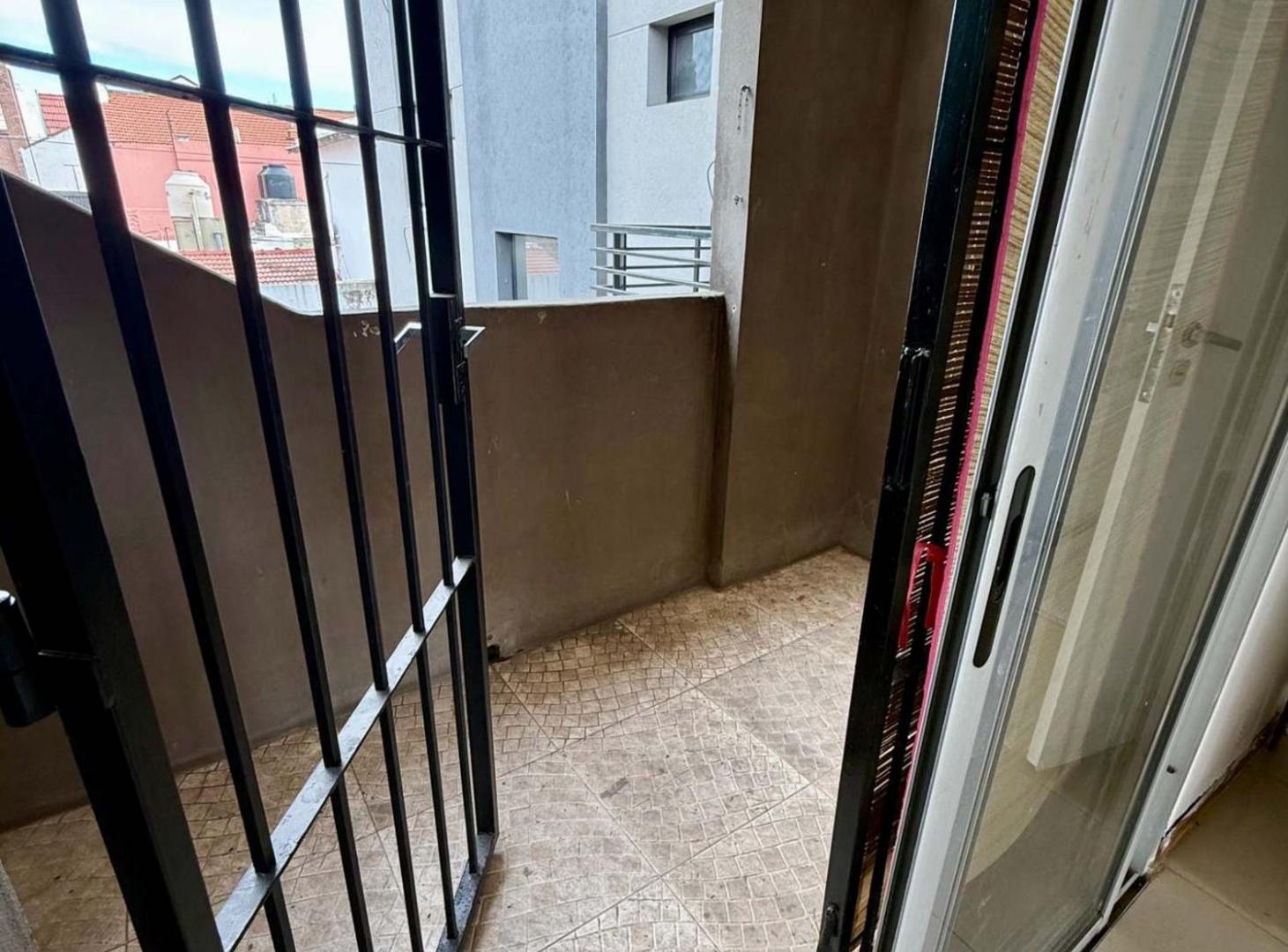 Foto de VENTA DPTO 2 AMB COCHERA QUILMES, imagen 3