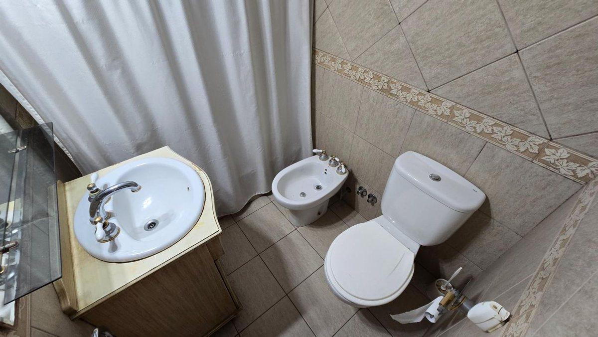 Foto de VENTA CASA 3 AMB CON COCHERA Y JARDIN EZPELETA, imagen 5