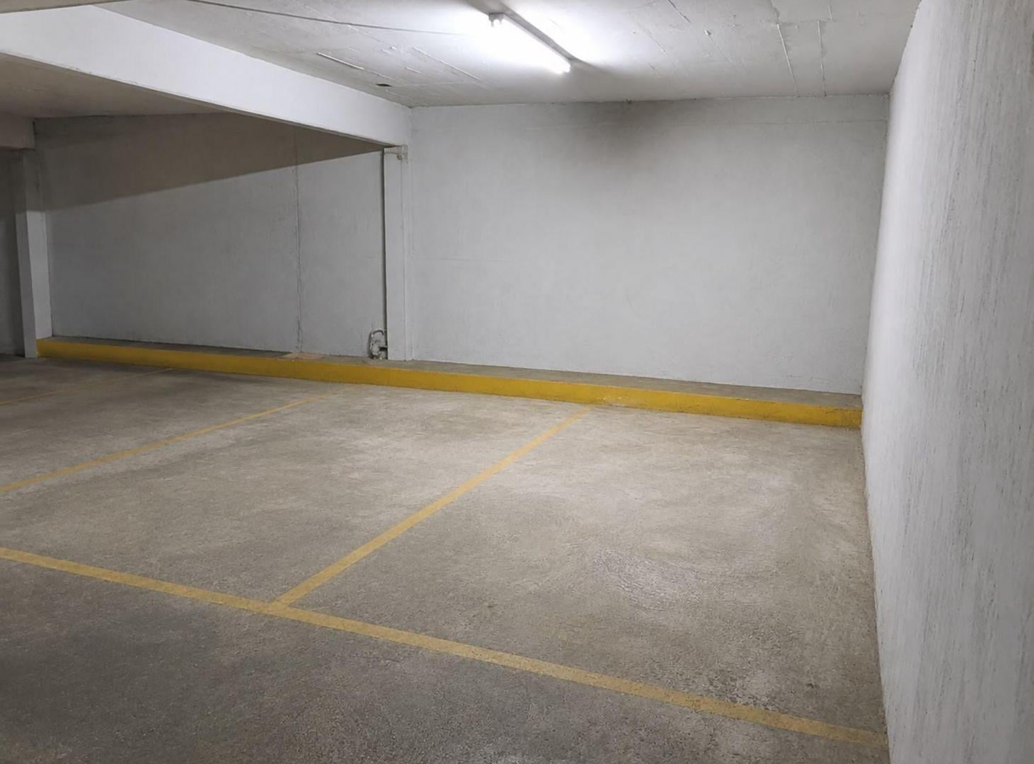 Foto de OPORTUNIDAD ALQUILER COCHERA BERNAL CENTRO, imagen 2