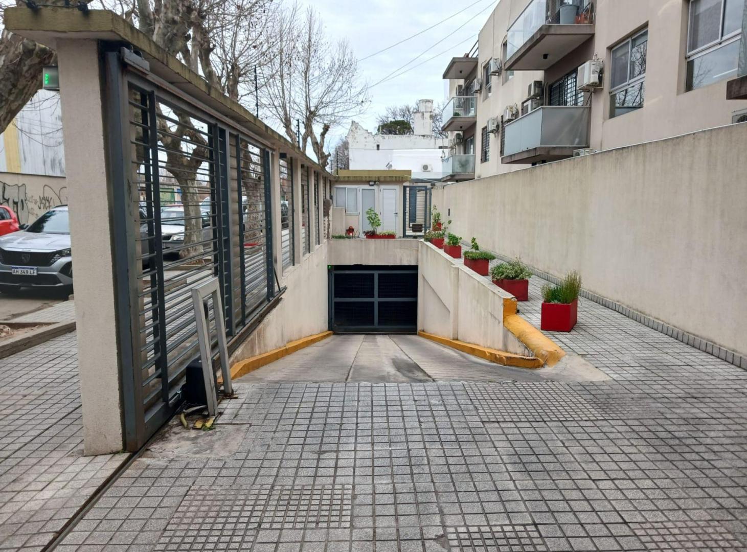 Foto de OPORTUNIDAD ALQUILER COCHERA BERNAL CENTRO, imagen 3