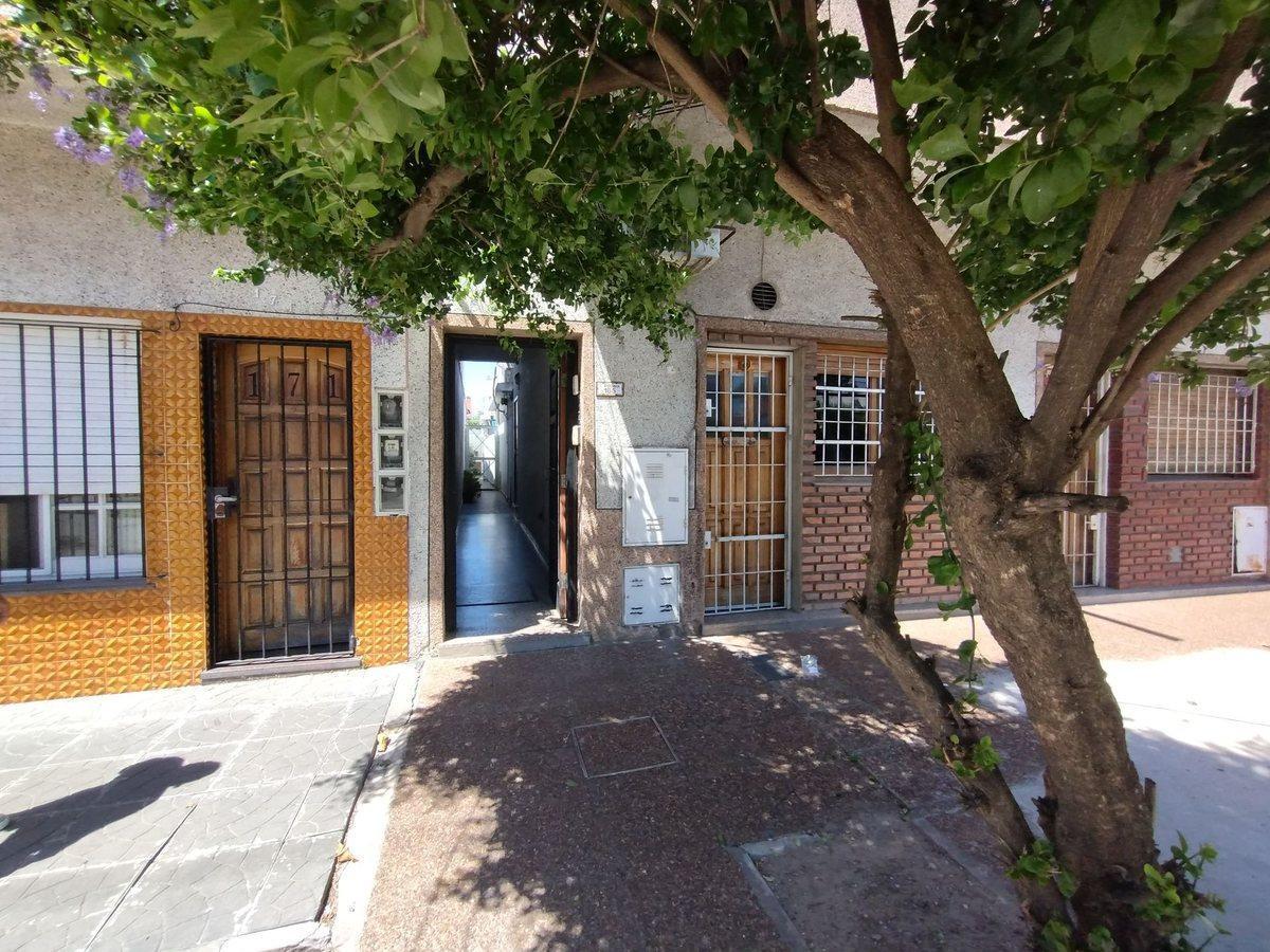 Foto de Venta PH 3 Ambientes al frente con balcón Bernal, imagen 2
