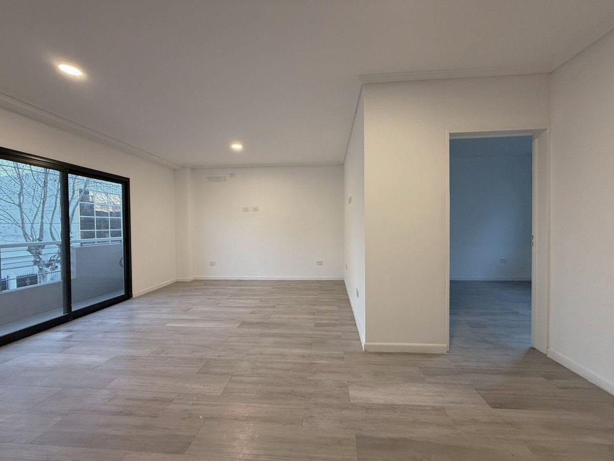 Foto de VENTA DEPARTAMENTO 3 AMBIENTES BERNAL CENTRO, imagen 3