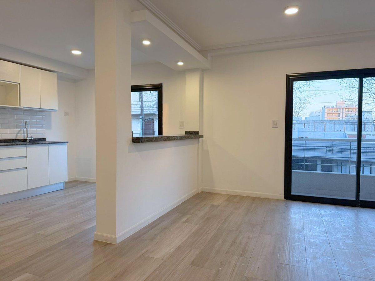 Foto de VENTA DEPARTAMENTO 3 AMBIENTES BERNAL CENTRO, imagen 1
