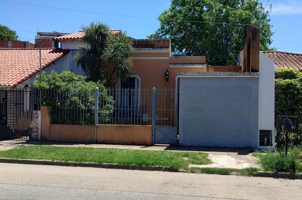 Foto de VENTA CASA 4 AMBIENTES EN BERNAL CON AMPLIO LOTE, imagen 5