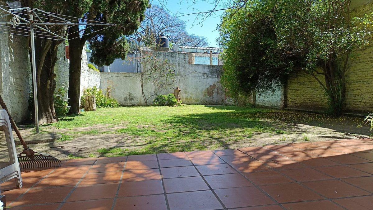 Foto de VENTA CASA 4 AMBIENTES EN BERNAL CON AMPLIO LOTE, imagen 4