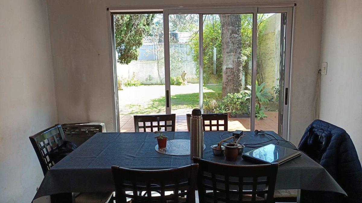 Foto de VENTA CASA 4 AMBIENTES EN BERNAL CON AMPLIO LOTE, imagen 3