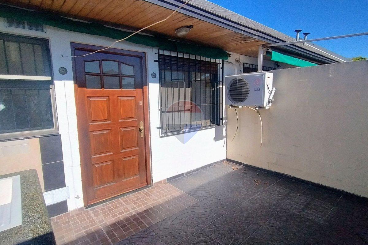Foto de Departamento en Quilmes con cochera y patio propio, imagen 2