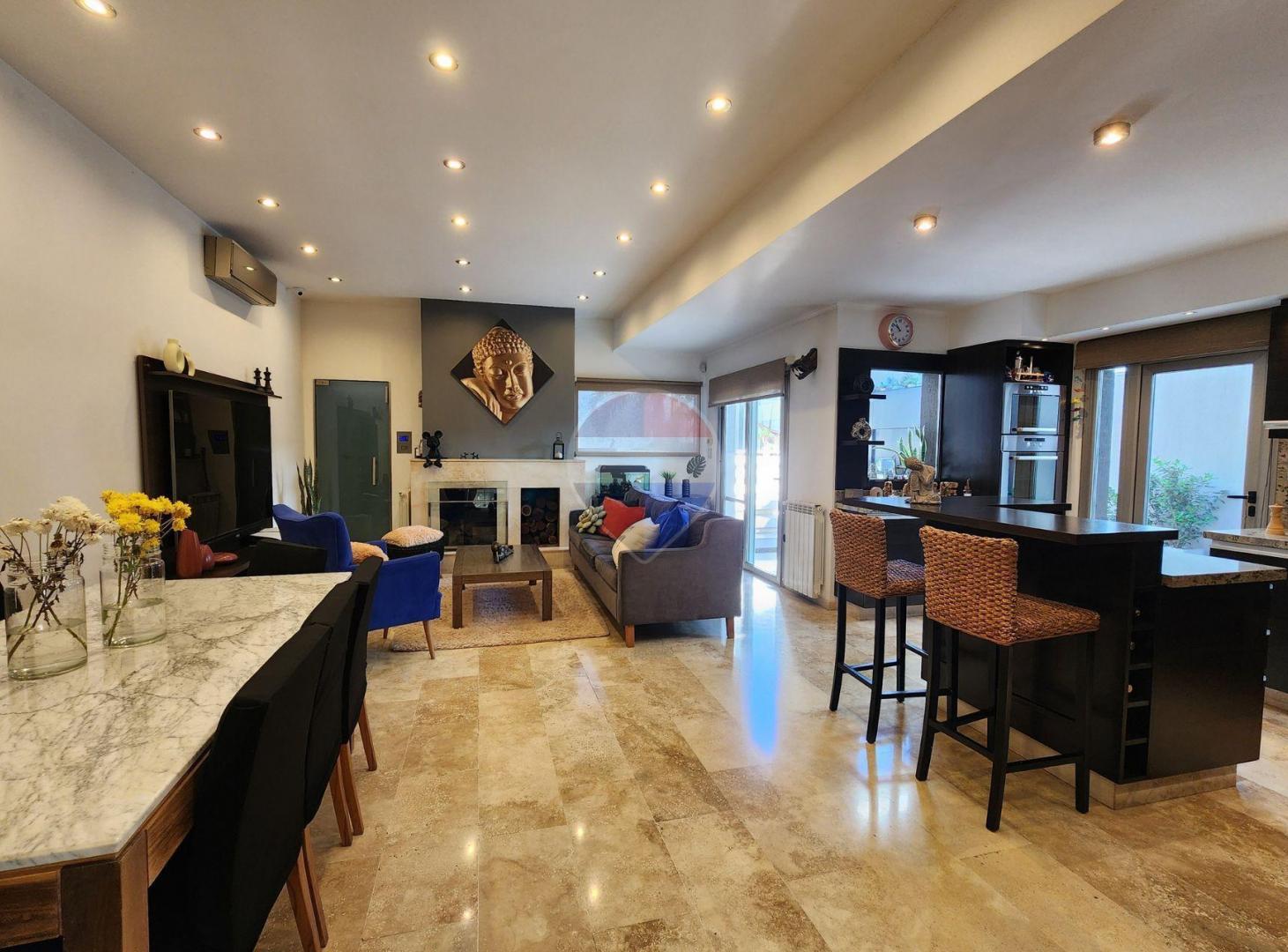 Foto de VENTA CASA 5 AMB C/PILETA EN QUILMES, imagen 2