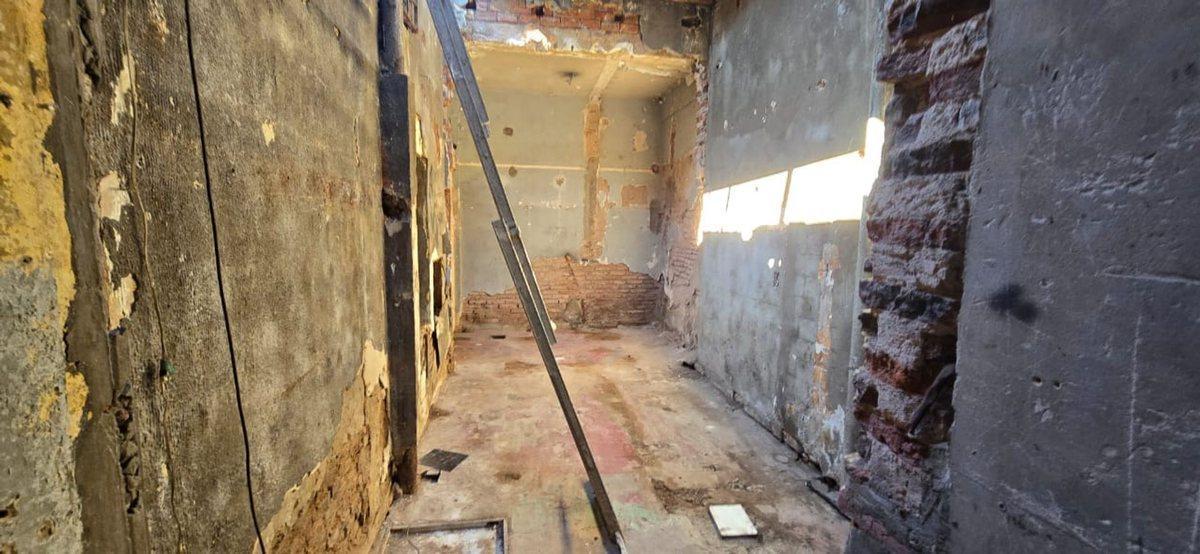 Foto de VENTA LOCAL 130 M2 SOBRE AVENIDA QULMES CENTRO, imagen 3