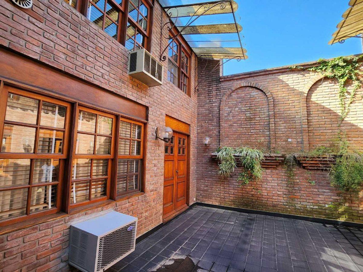 Foto de VENTA CASA 5AMB BARRIO PARQUE BERNAL PATIO COCHERA, imagen 4