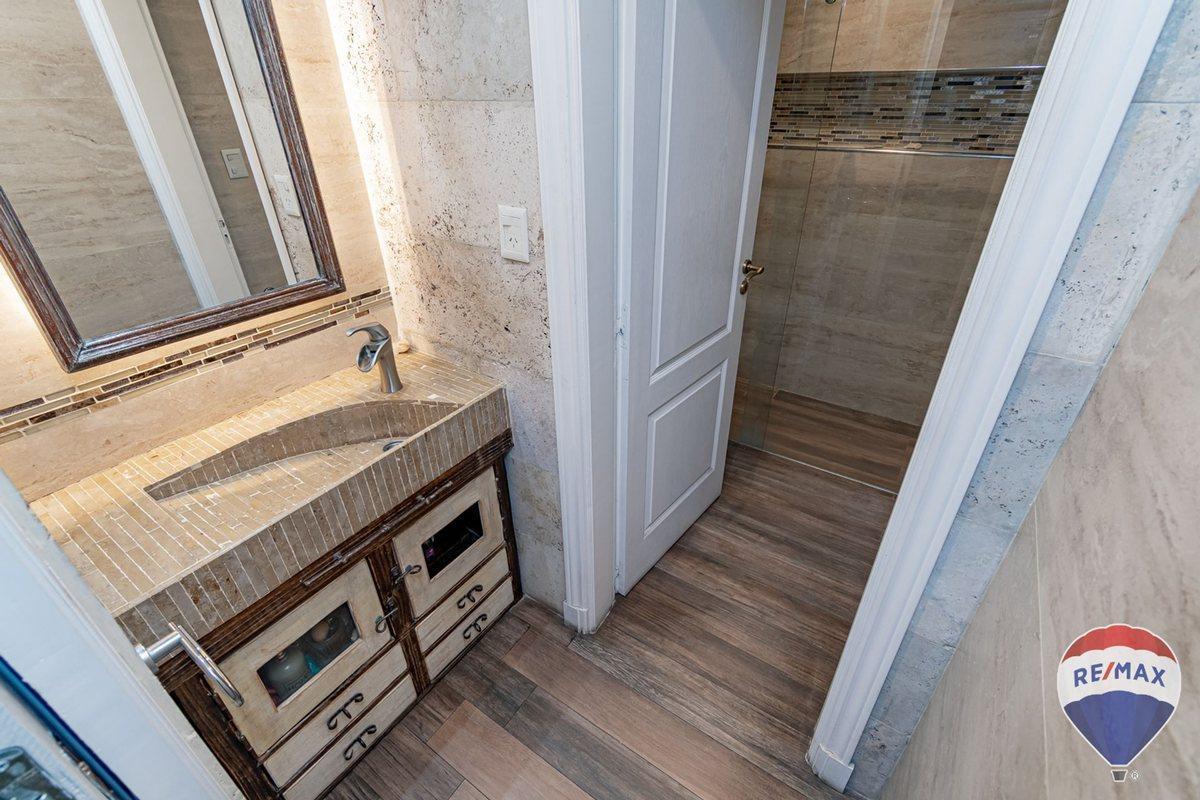 Foto de Casa Venta Bernal Centro 5 amb piscina jardin, imagen 2