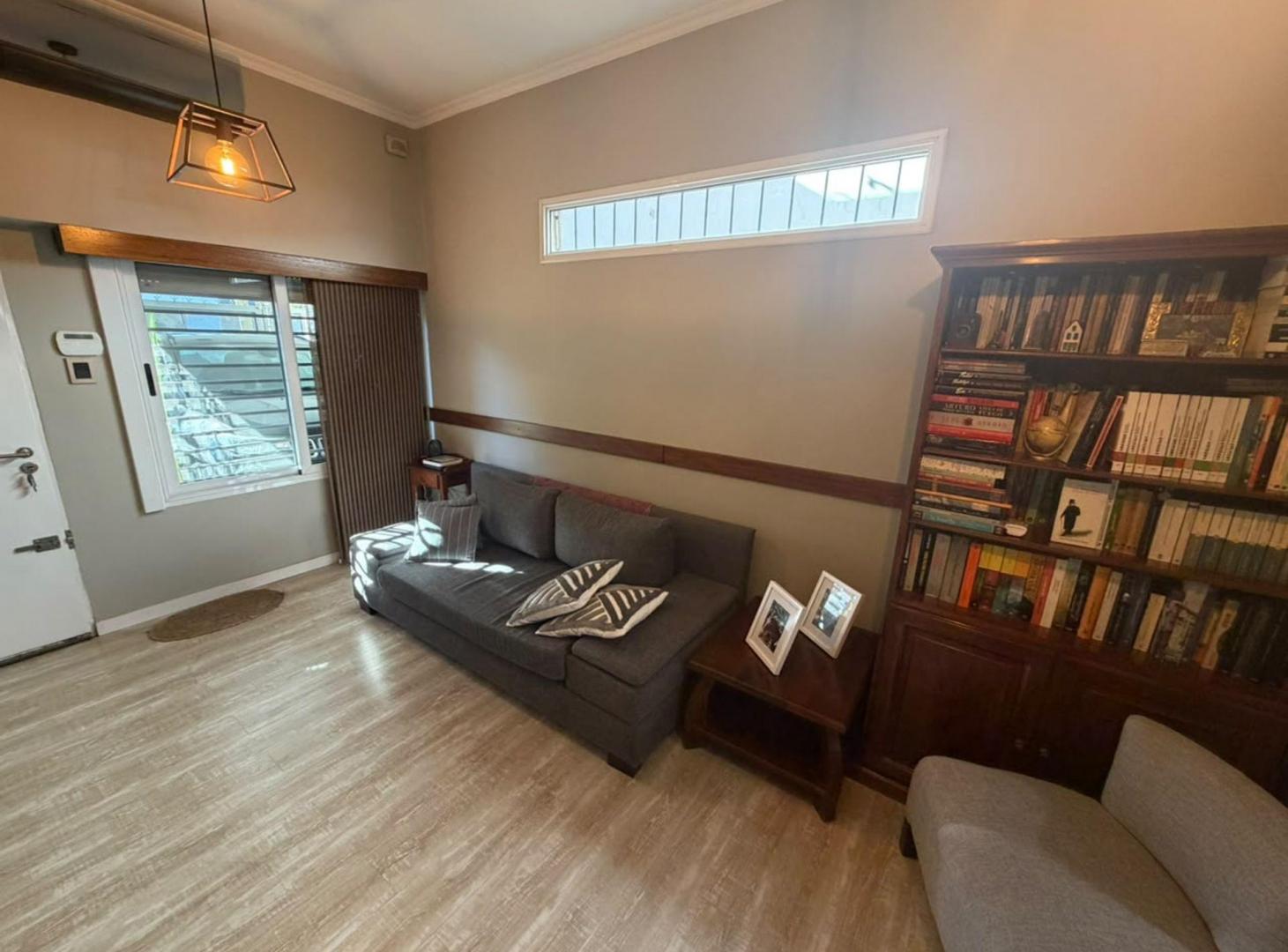 Foto de VENTA CASA 3 AMB CON COCHERA Y PISCINA, QUILMES, imagen 2