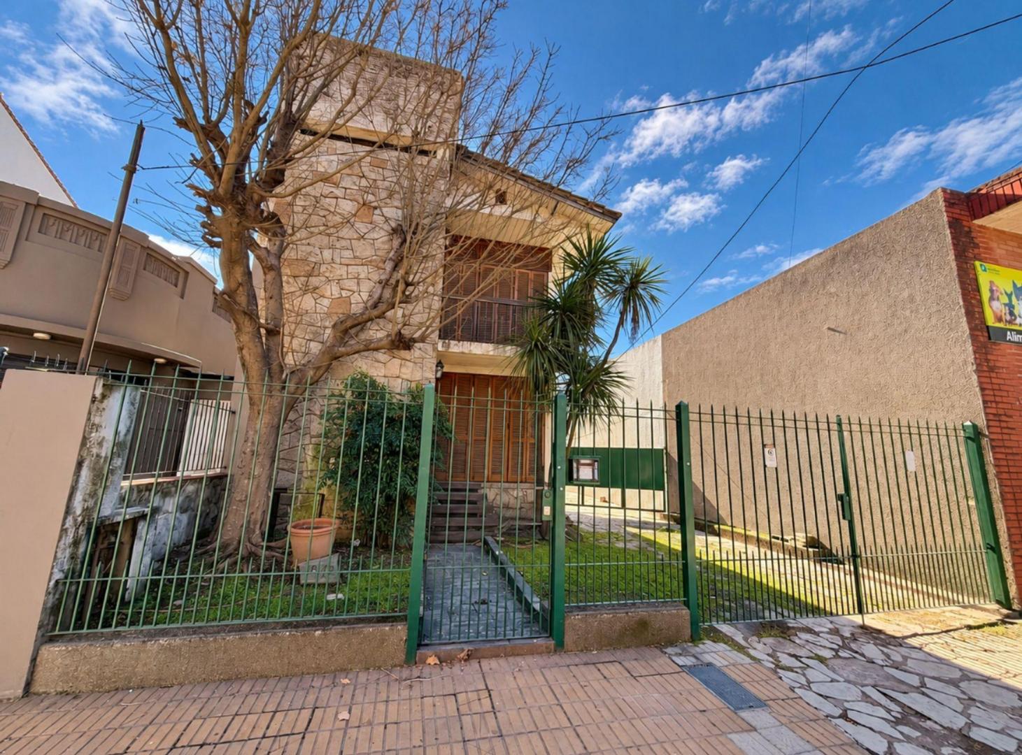 Foto de VENTA CASA 4 AMB A RECICLAR | GRAN LOTE | BERNAL, imagen 1