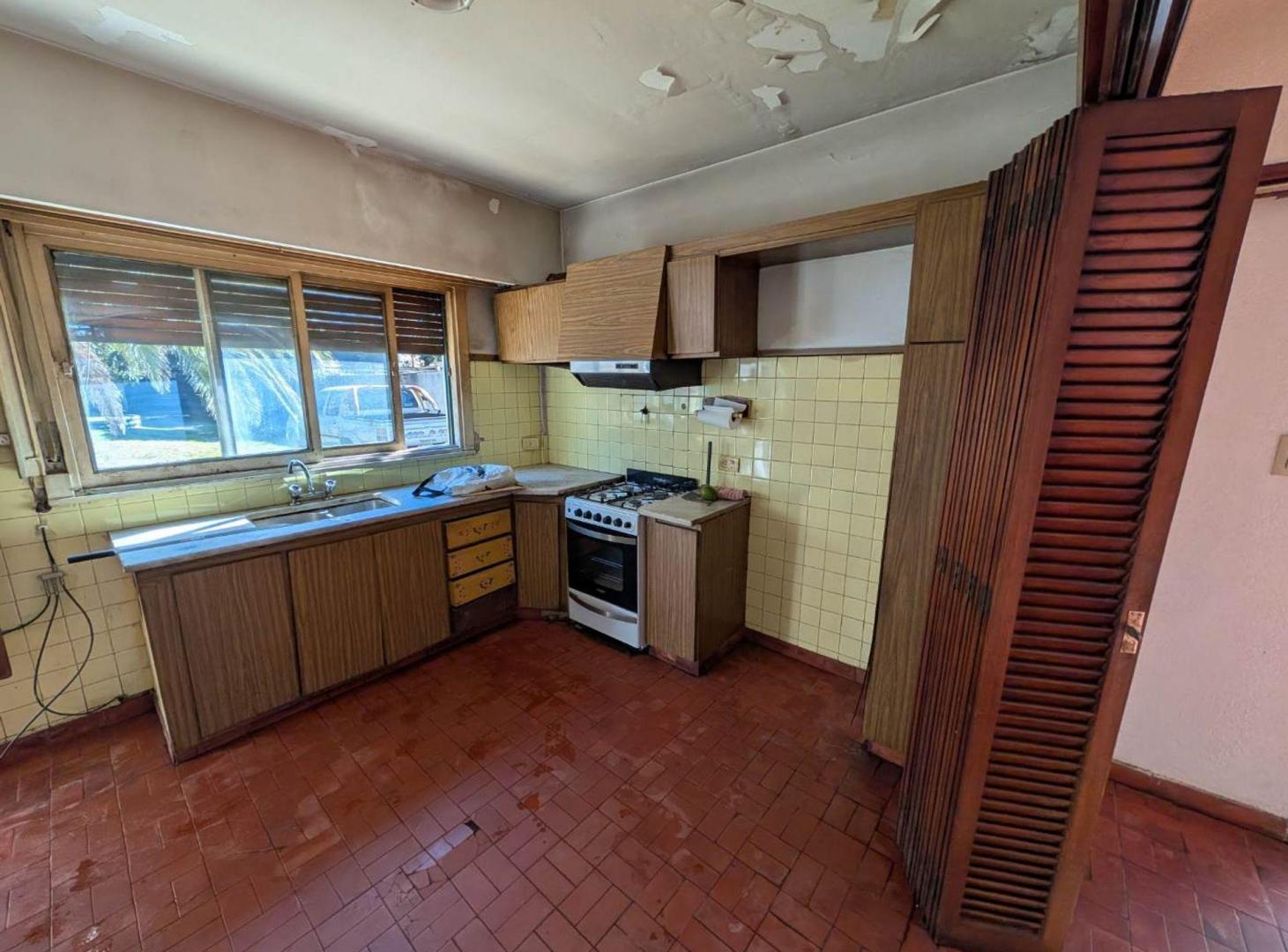 Foto de VENTA CASA 4 AMB A RECICLAR | GRAN LOTE | BERNAL, imagen 5