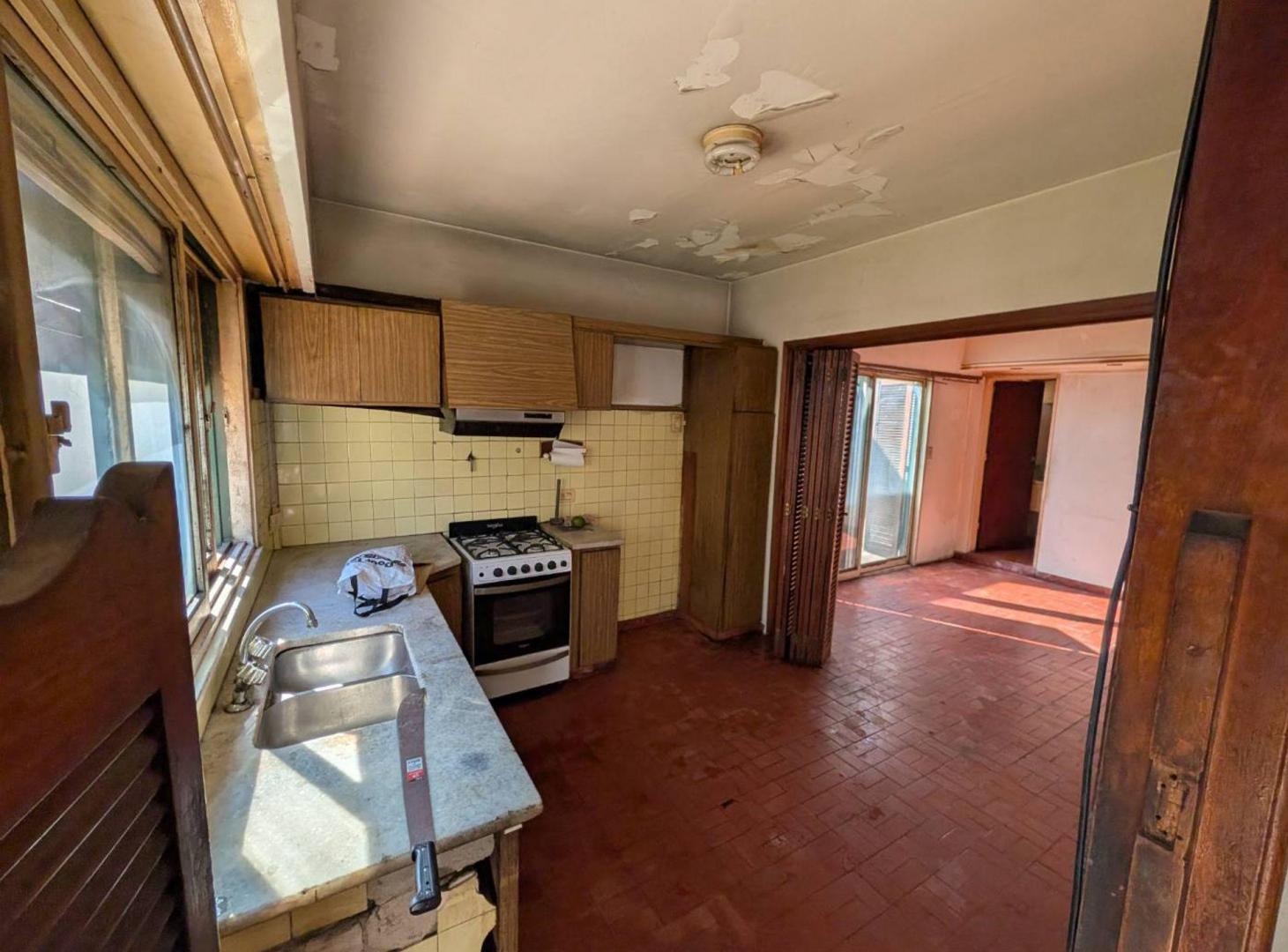 Foto de VENTA CASA 4 AMB A RECICLAR | GRAN LOTE | BERNAL, imagen 4