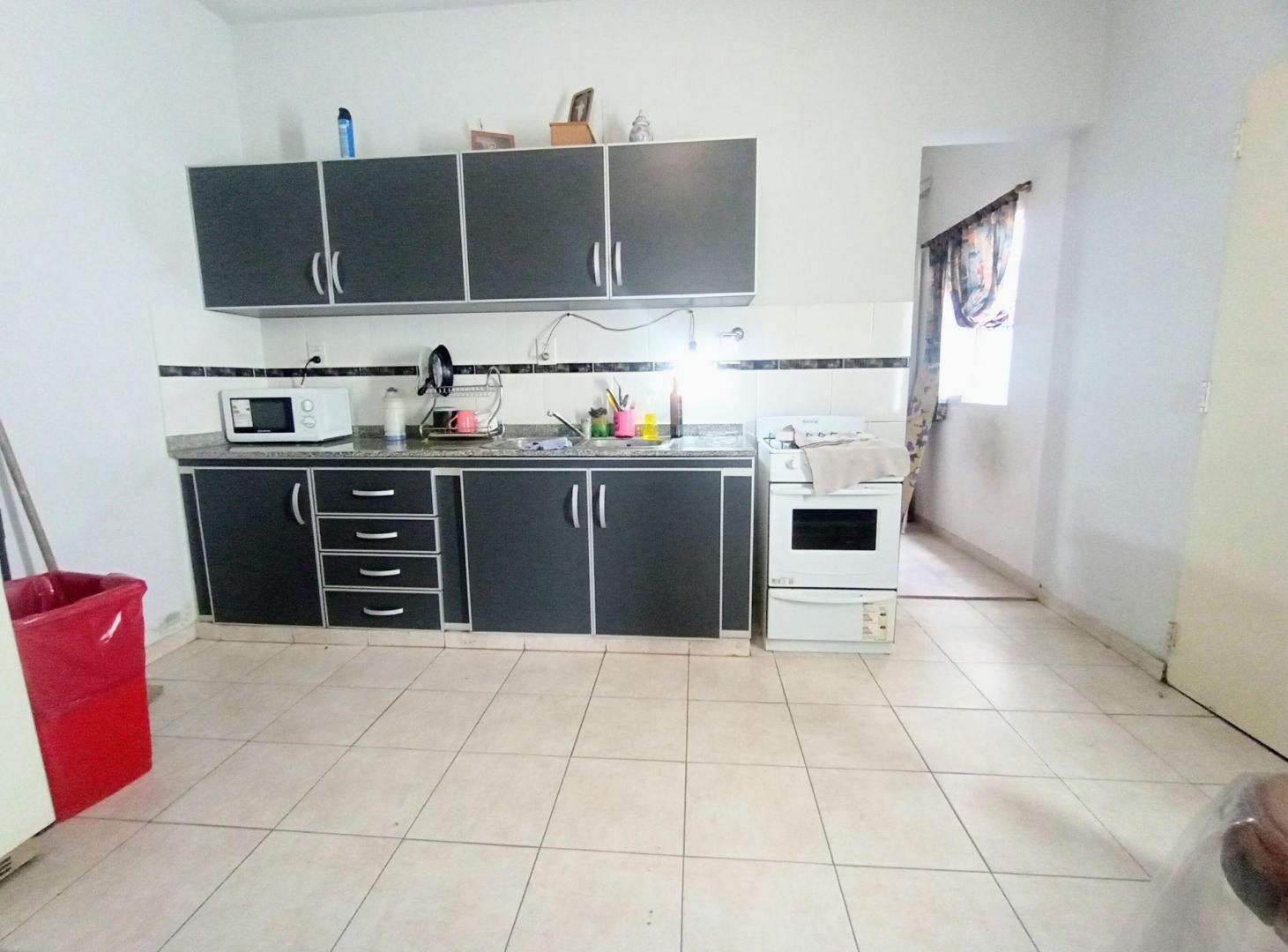 Foto de VENTA LOTE CON 2 CASAS Y PATIO, BERAZATEGUI, imagen 1