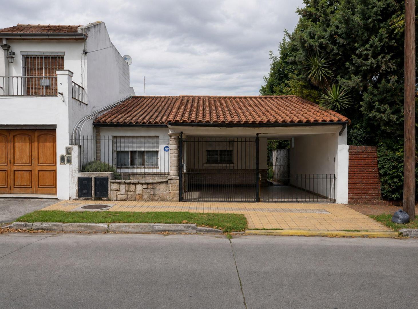 Foto de ALQUILER CASA 3 AMBIENTES BERNAL, imagen 1