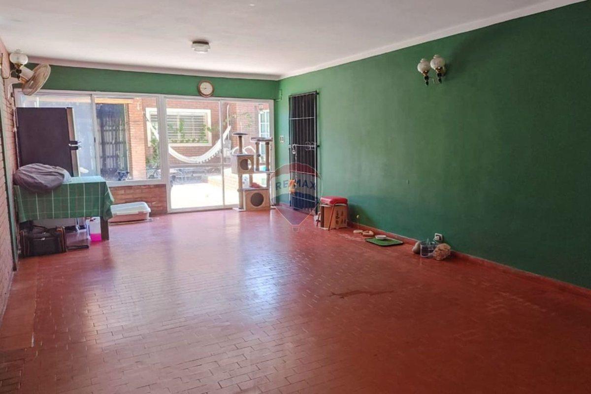 Foto de VENTA CASA 4 AMB C/PILETA Y LOCAL QUILMES OESTE, imagen 1