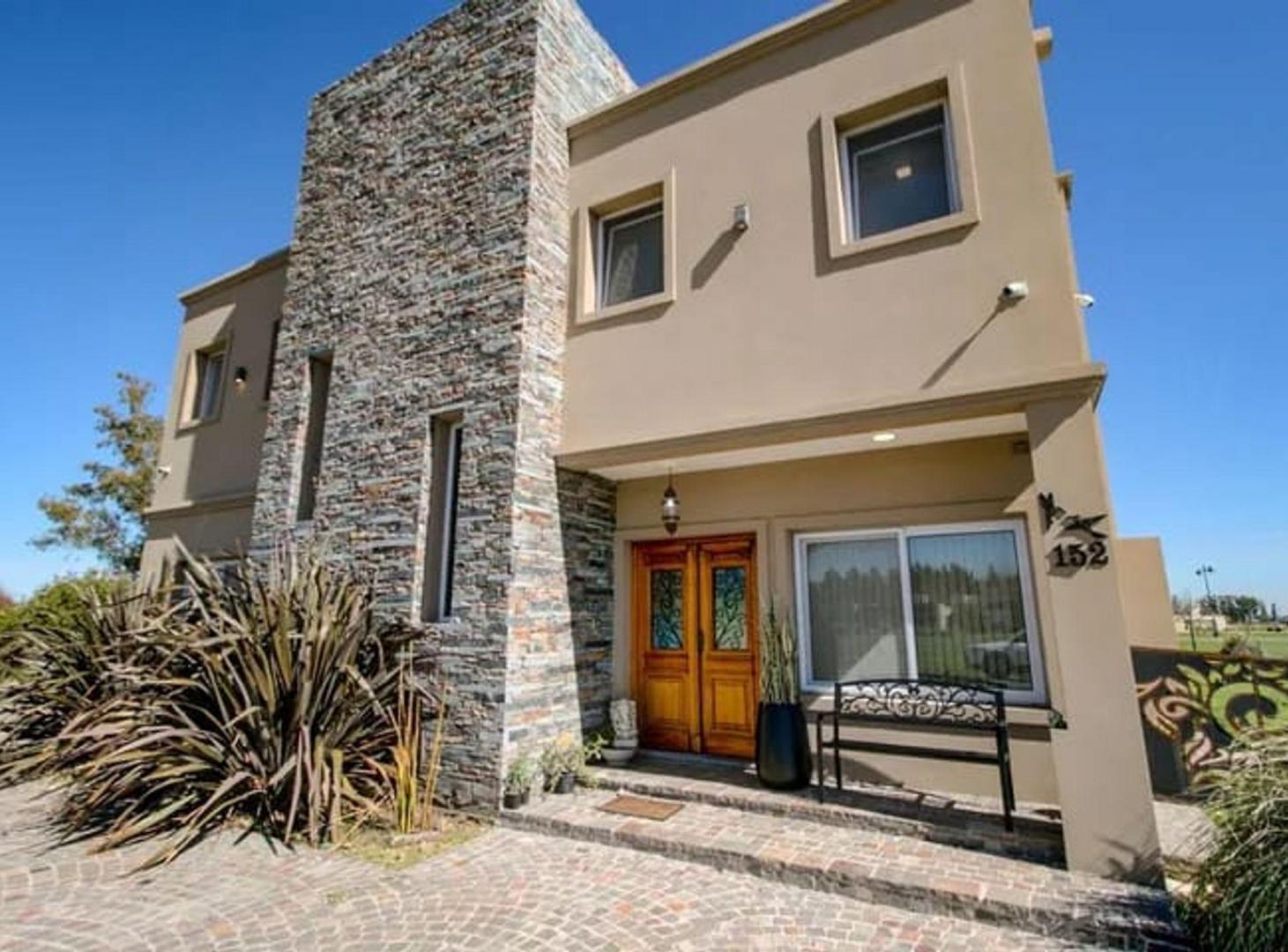 Foto de ALQUILER CASA 5 AMB CON PISCINA BARRIO ''AREA 60'', imagen 3