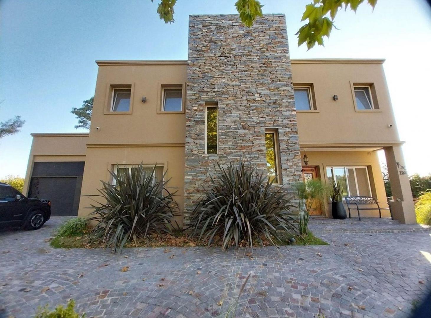 Foto de ALQUILER CASA 5 AMB CON PISCINA BARRIO ''AREA 60'', imagen 2